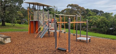 Play equipment with climbing elements