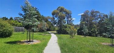 Paved Path connects to Carrum-Warburton Trail