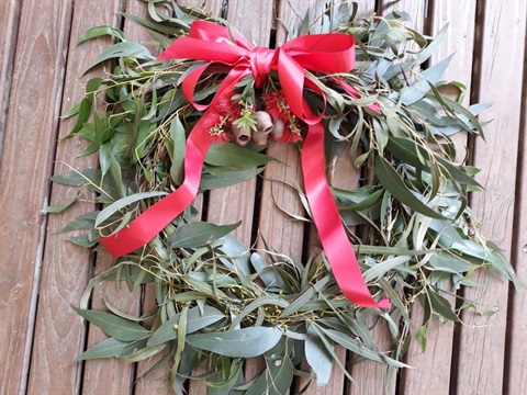 Thumbnail and image 4. completed wreath.jpg