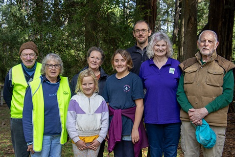 olinda-creek-landcare-volunteers-3.jpg